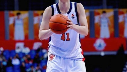 百家乐平台官网-生涯之夜！18岁王洪泽8中7超高效率砍22分8板4助，杜锋：再接再厉