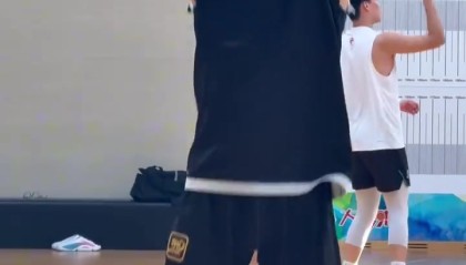 浙江男篮训练视频曝光，疑似第四外援现身球场